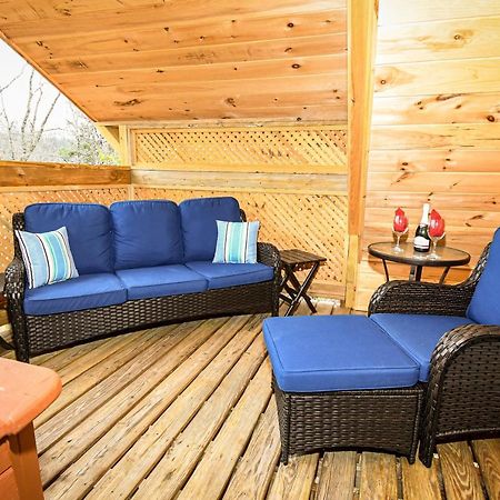 Lover'S Loft Гетлинбург Екстериор снимка