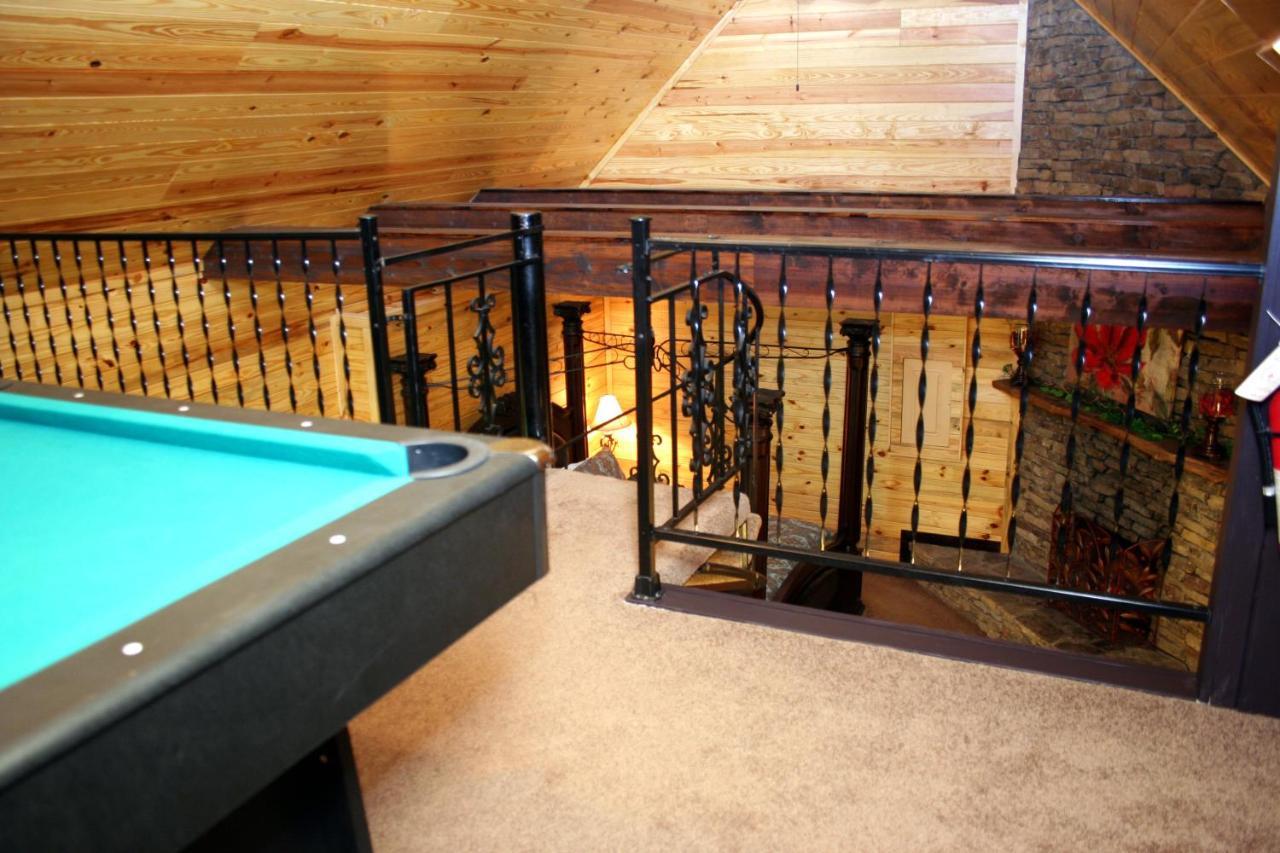 Lover'S Loft Гетлинбург Екстериор снимка